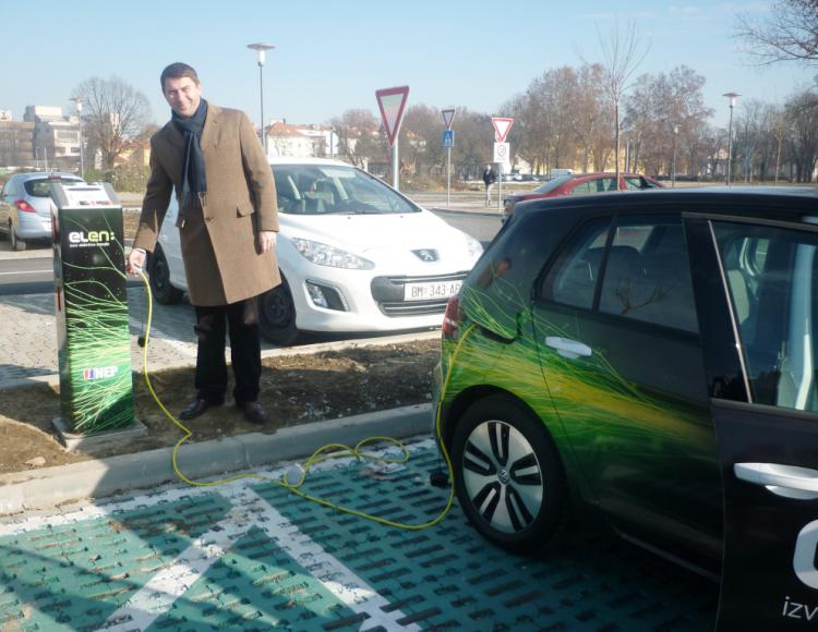 Osijek dobio još jednu stanicu za punjenje električnih automobila