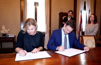 1d75609b195309b7a724306a94d5e4fb_7935739801