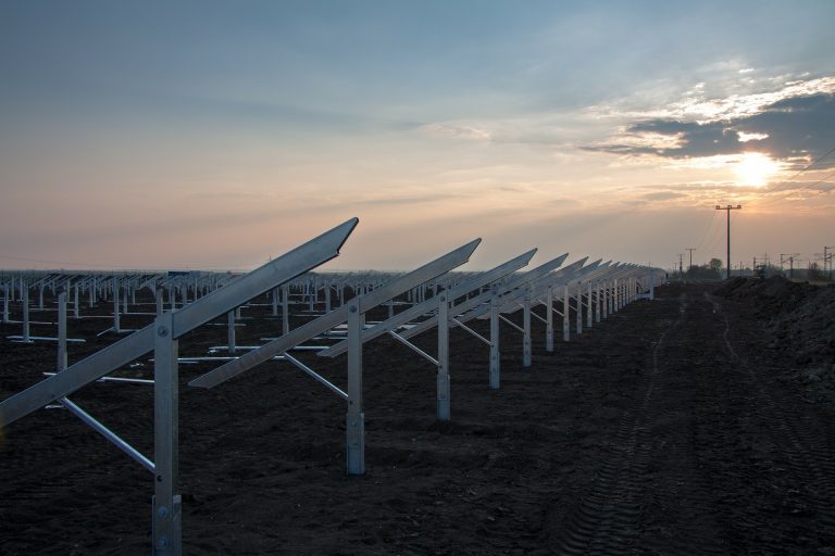 Da li je Sunce zašlo za Teslin solarni biznis?