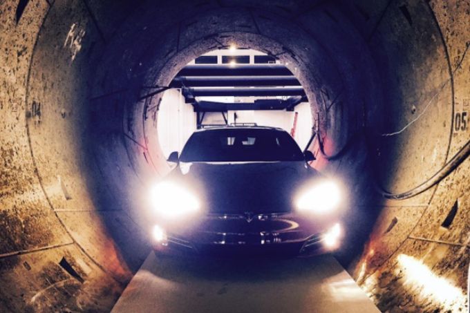 Ilon Mask planira da izgradi mrežu podzemnih tunela kojima će se prevoziti elektromobili (FOTO)