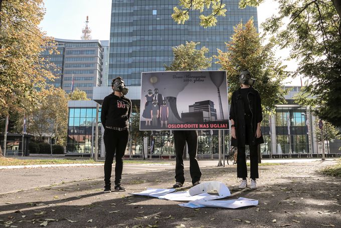 PORUKA EKOLOŠKOG PERFORMANSA U BANJALUCI: Termoelektrane izlaze iz mode, dok mi ostajemo zarobljeni u fosilnoj eri (FOTO)