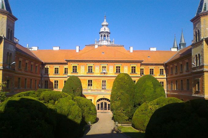 Zajednički za zeleniji Sombor – Komunalci apeluju: Očistite lišće ispred svojih zgrada!