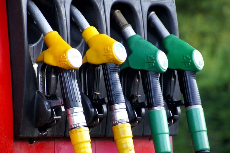 Maloprodajne cene goriva u Srbiji se smanjuju