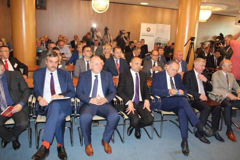 Blizu sto privrednika na Poslovnom forumu AP Vojvodina – Crna Gora