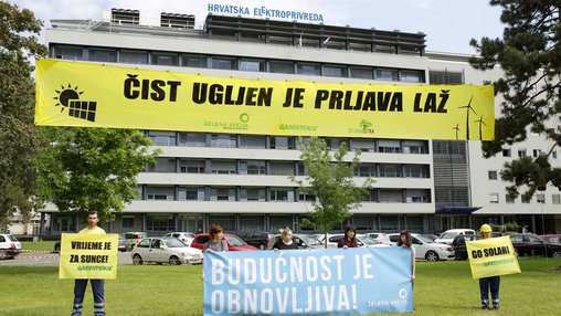 Protest ispred zgrade Hrvatske elektroprivrede