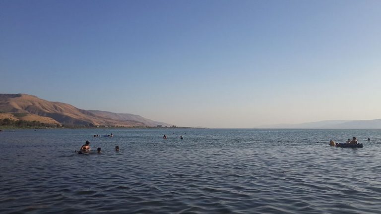 Stanovnici Izraela problem isušivanja jezera rešavaju upumpavanjem desalinizovane vode