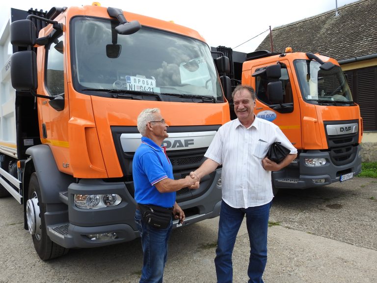 Novi kamion za odnošenje smeća u naseljenim mestima Apatina