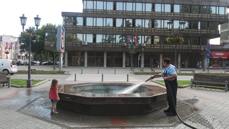 Očišćena fontana u parku u centru Vrbasa