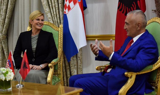 Hrvatska predsednica upozorila Albaniju na otpad koji zatrpava hrvatsku obalu