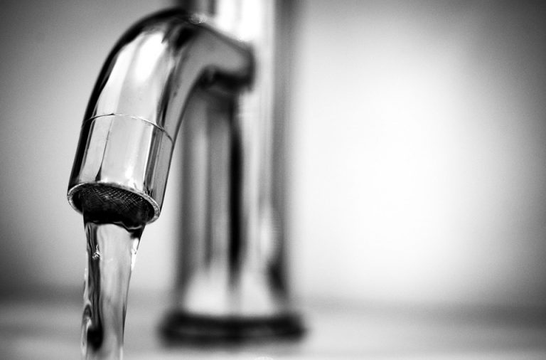 Skoro polovina škola u svetu bez vode za piće