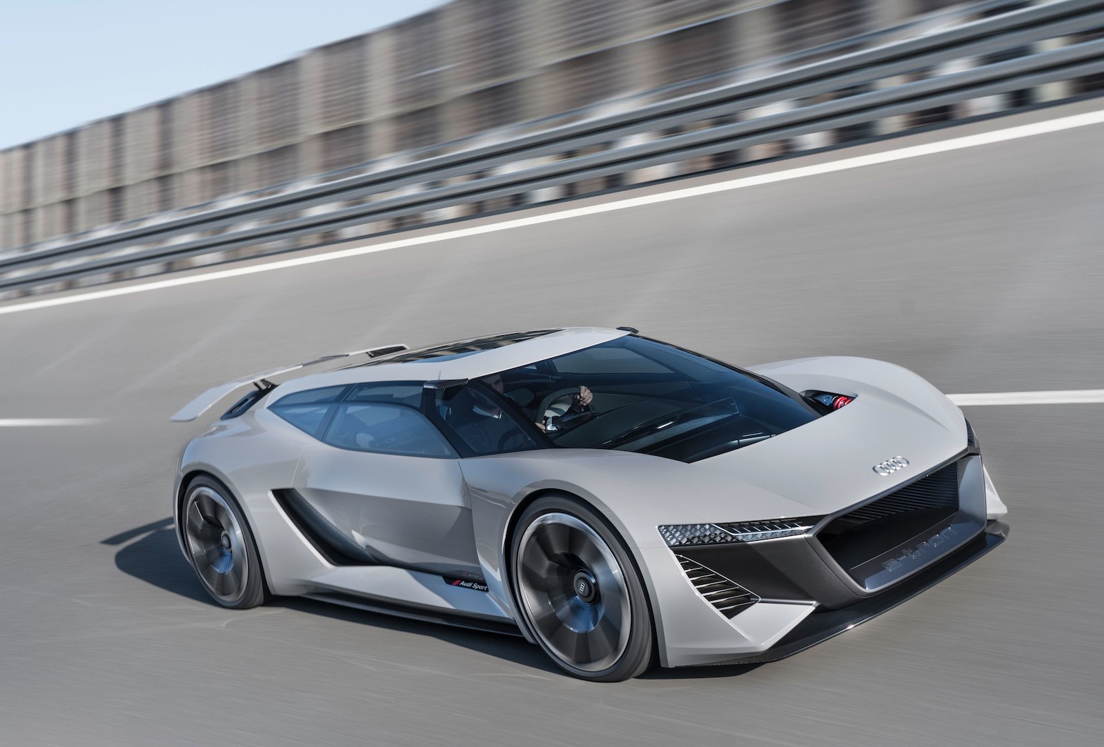 2571x1741_PB18-e-tron-4