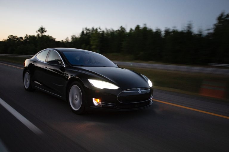 „Tesla motors“ prijavio rekordan profit, Mask ispunio obećanje