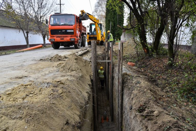 Izgradnja fekalne kanalizacije u Mladenovu kod Bačke Palanke