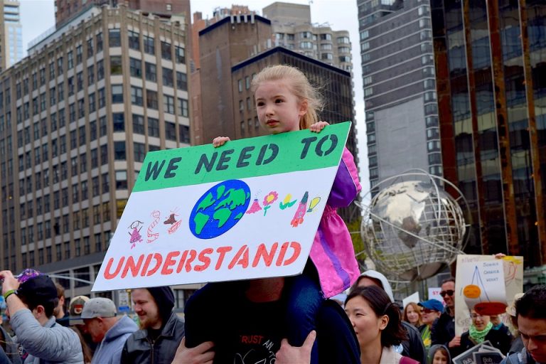 Veliki protesti u Londonu zbog klimatskih promena