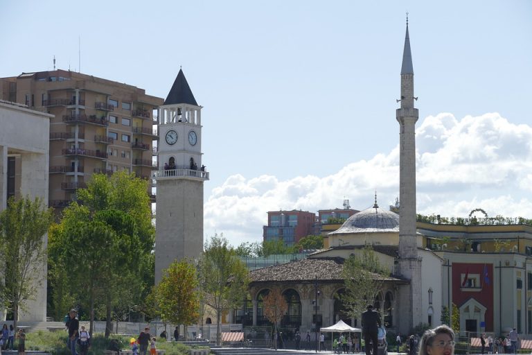 Albanija zabranjuje uvoz dizelaša starijih od 10 godina, građani protestuju