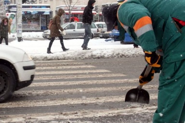Zbog obilnih snežnih padavina u BiH radno vreme prilagođavaju zimskim uslovima