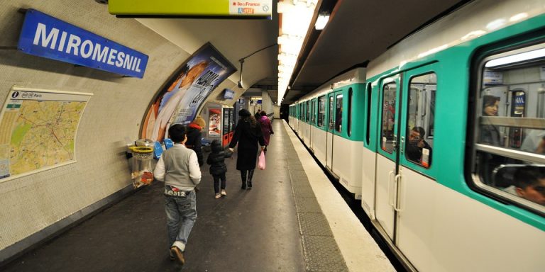 Pariz uvodi besplatan javni prevoz za decu