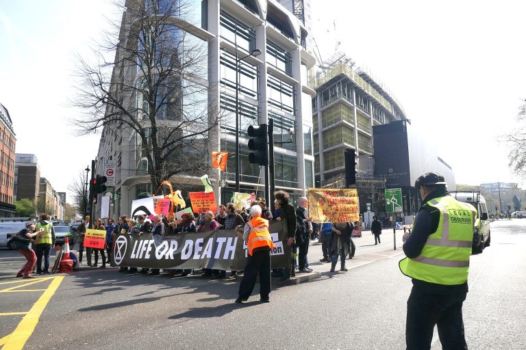 Pobunjenici zbog klimatskih promena blokiraju glavne londonske saobraćajnice
