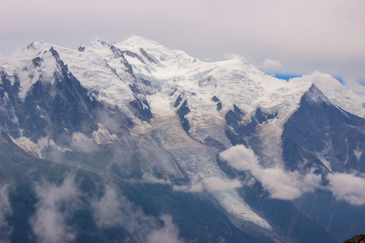 Mont Everest sve opasniji i sa sve većim problemima, a nikad veća gužva
