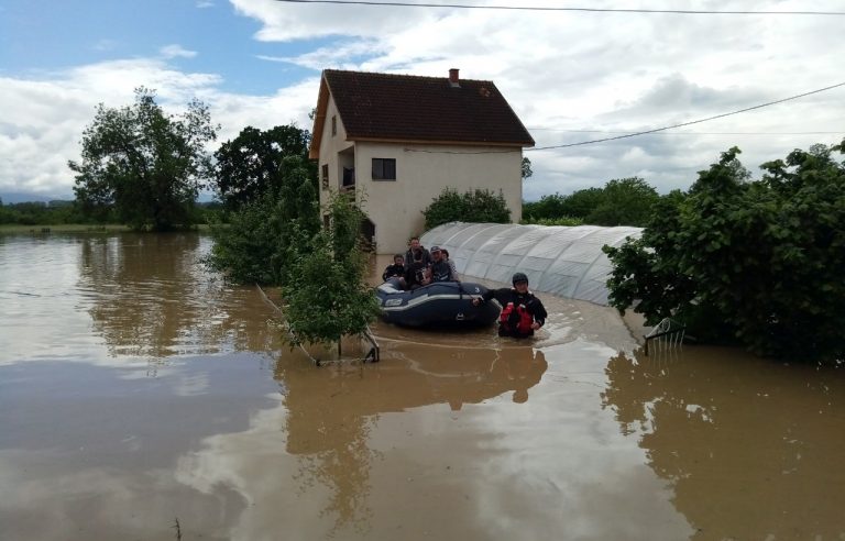 Proglašena vanredna situacija u devet opština i gradova u Srbiji