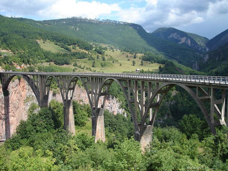 Crna Gora tuži kompaniju CRBC zbog uništavanja reke Tare