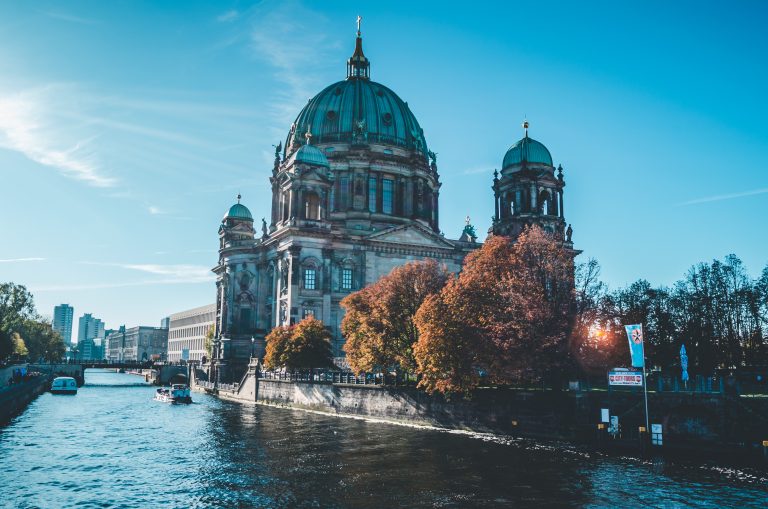 Štrajk poljoprivrednika u Berlinu – neće smanjenje pesticida (VIDEO)