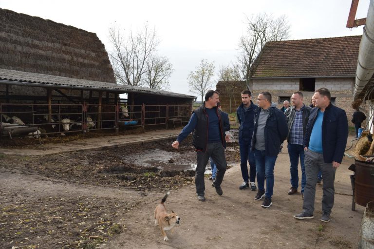 Ministar Nedimović obišao poljoprivrednike iz Sombora i okoline