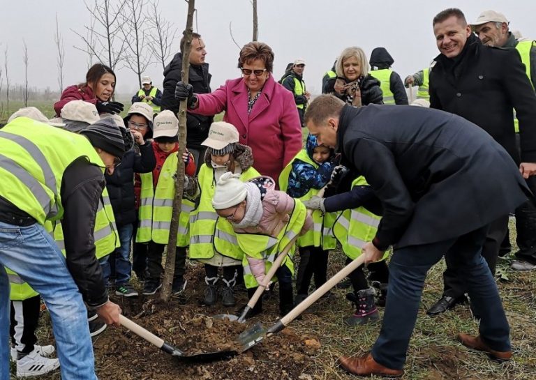 Šabački privrednici sade 2000 stabala u Savaparku