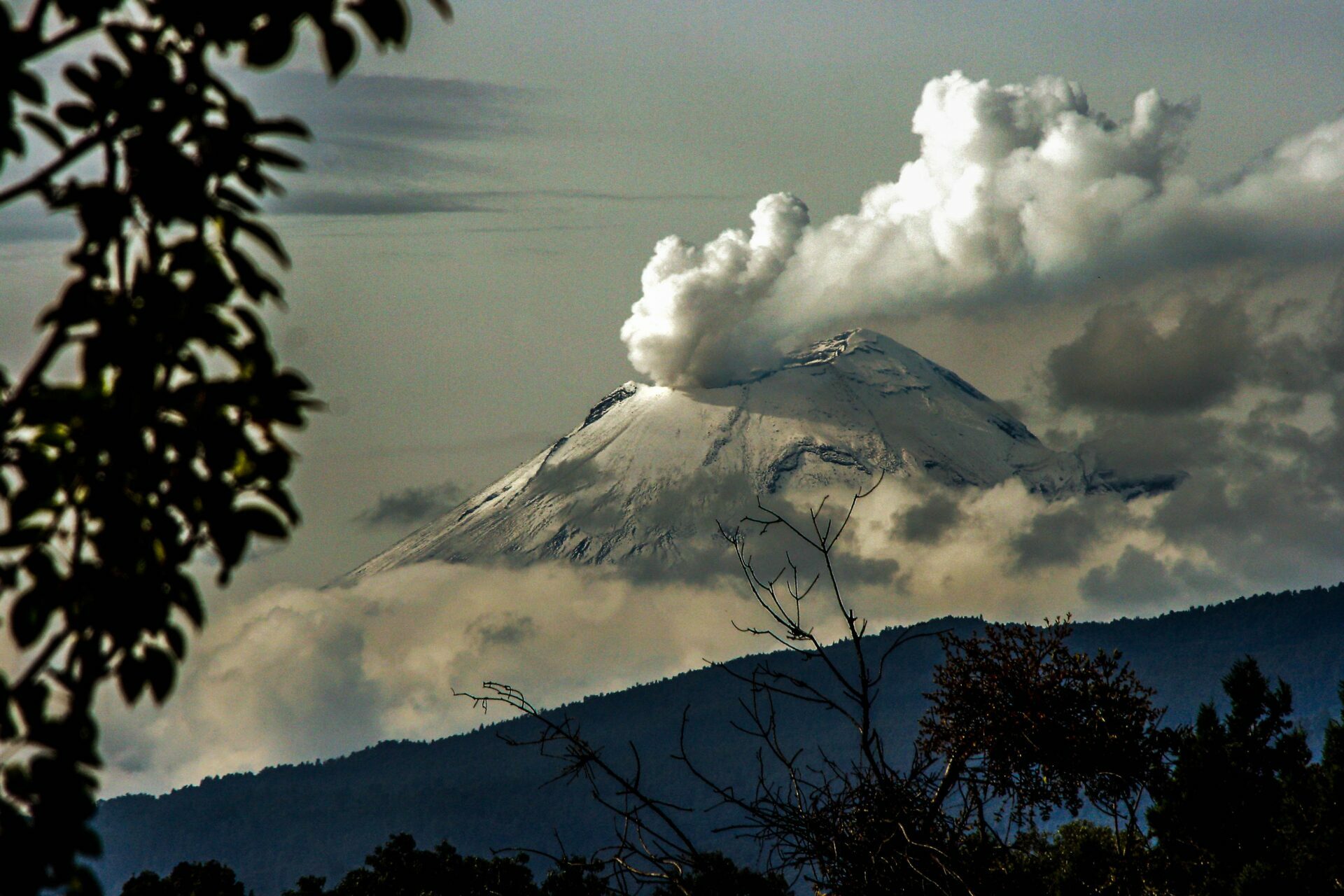 Popocatépetl_Mexico_Popokateptl_Meksiko_vulkan_erupcija1