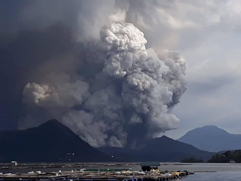 Evakuacija stanovništva na Filipinima zbog erupcije vulkana