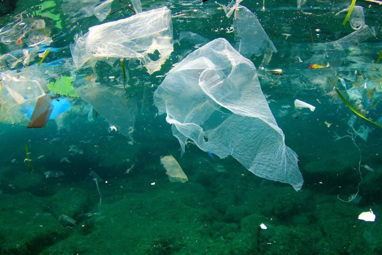 Mehurićima protiv plastičnog otpada u morima (VIDEO)
