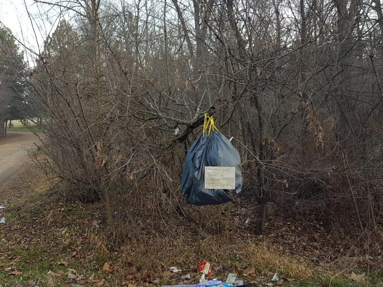 Turisti iz Slovačke očistili smeće iz Spomen parka Bubanj i – ostavili poruku