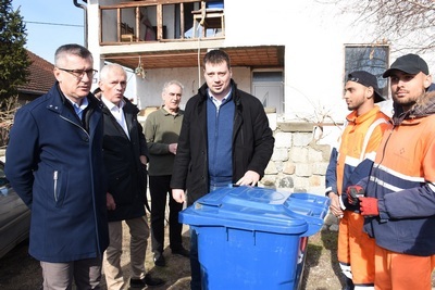 Podela PVC kanti za reciklabilni otpad u opštini Zemun