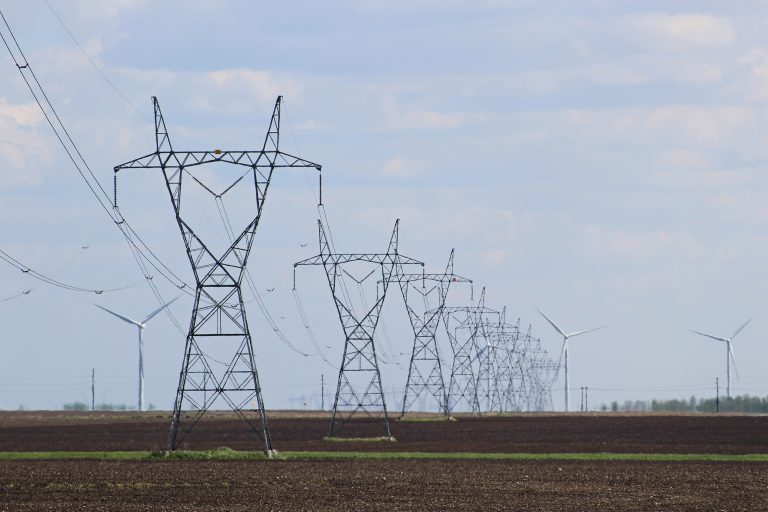 Srbija unapredila pravni okvir u energetici, razdvajanje svih operatora prenosa ostaje problem