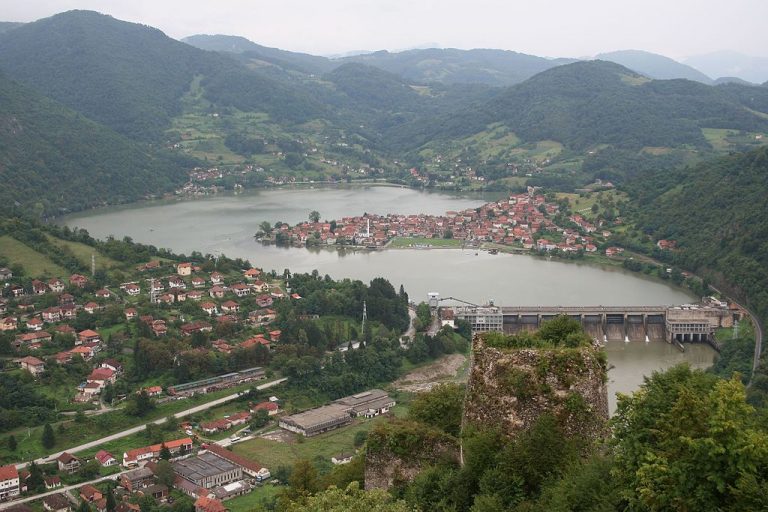 Opština Mali Zvornik izmiruje umesto građana račune za smeće i vodu za april?