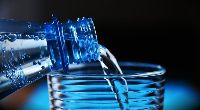 Flaširana voda 3.500 puta štetnija po okolinu od „česmovače“