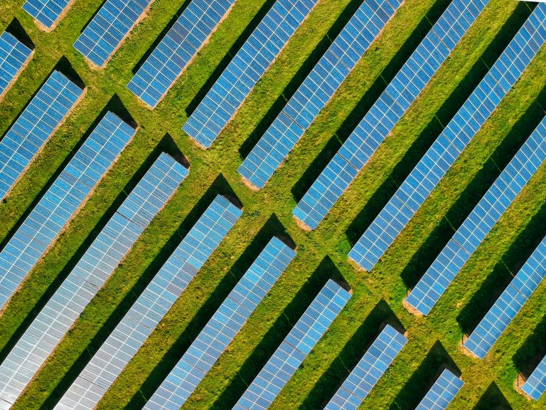 Grčka dobila najveću solarnu farmu sa bifacijalnim panelima u Evropi