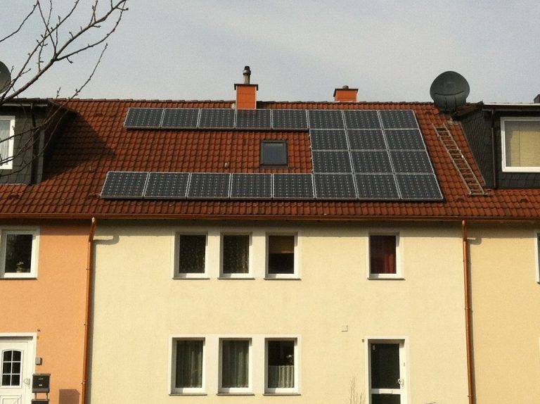 Crna Gora najavljuje građanima beskamatne kredite za izgradnju solarnih elektrana