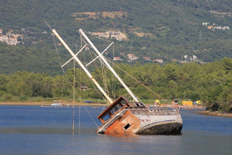 Ko stoji iza dva slučaja izlivanja nafte u Tivatskom zalivu u poslednjih 10 dana?