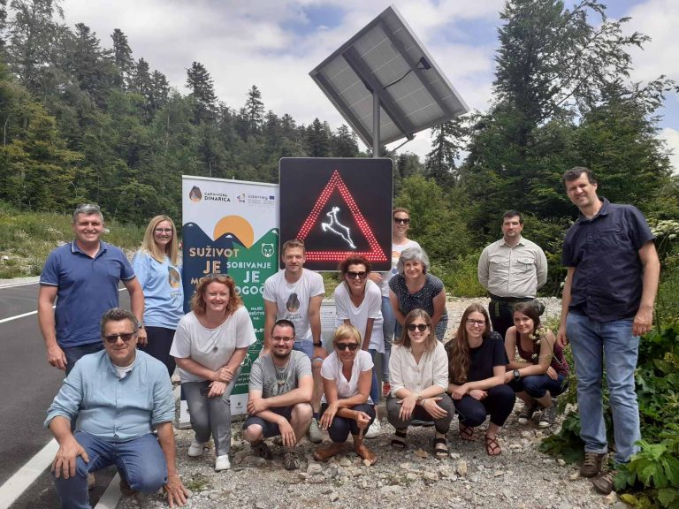 U Hrvatskoj predstavljen saobraćajni znak za lociranje divljih životinja u blizini puta