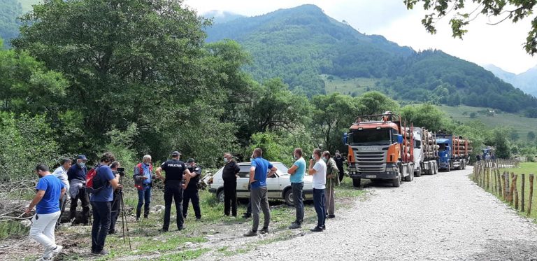 Meštani sela Kuti blokirali transport drvne građe na putu u rekonstrukciji