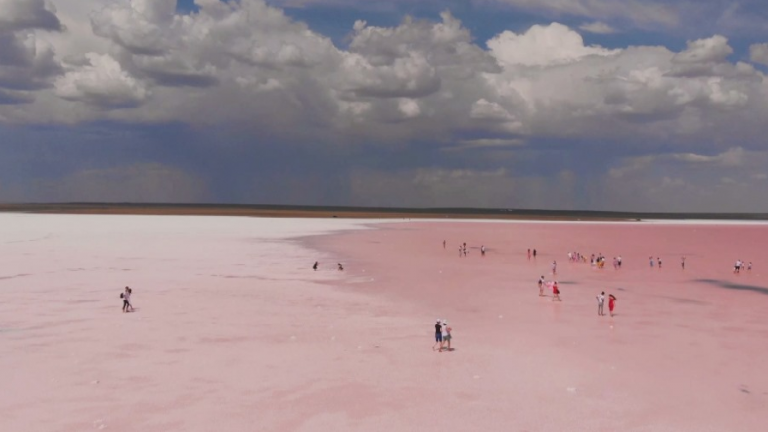 Zašto su kazahstanske vlasti zabranile prilaz jezeru roze boje?