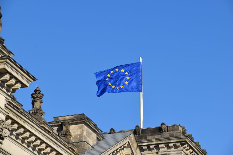 Evropska komisija pokrenula reviziju direktiva o OIE i EE