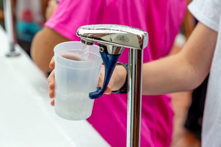 Bečki projekat podstiče decu da piju vodu u školi