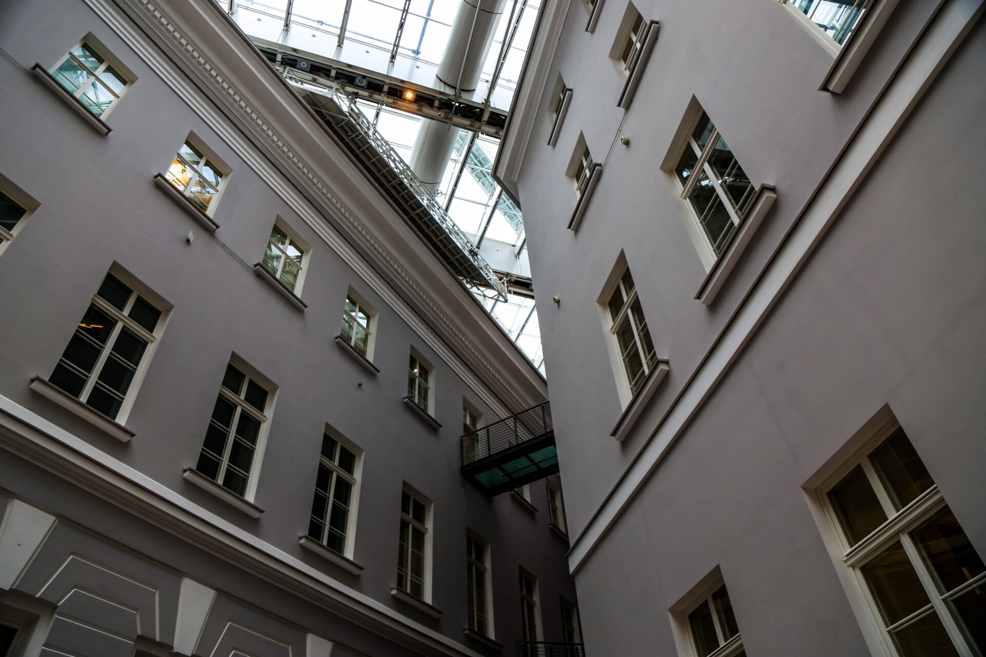 theme-inn-H9nfmgZ8Q9A-unsplash