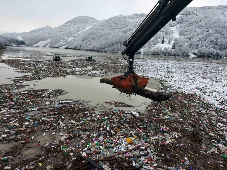 Rešavanje problema otpada u Potpećkom jezeru