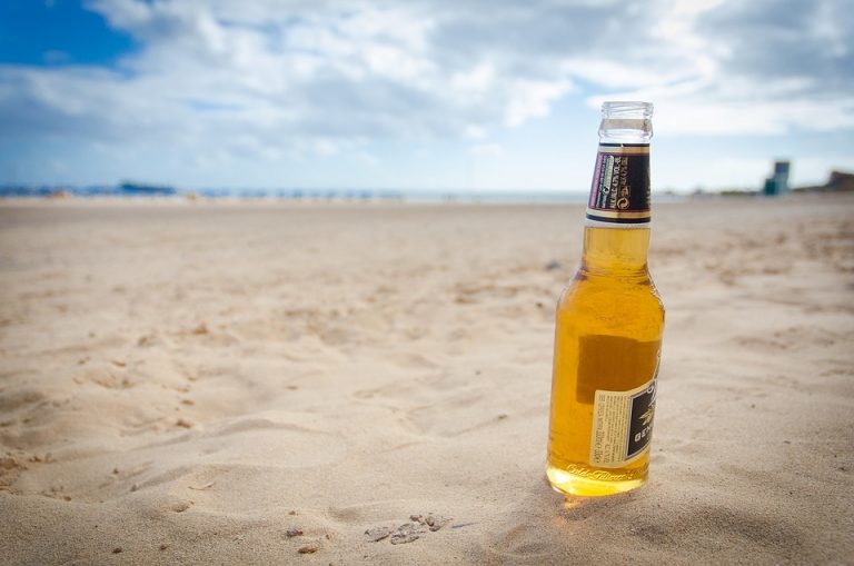 Pomozite plažama, otvorite flašu piva!