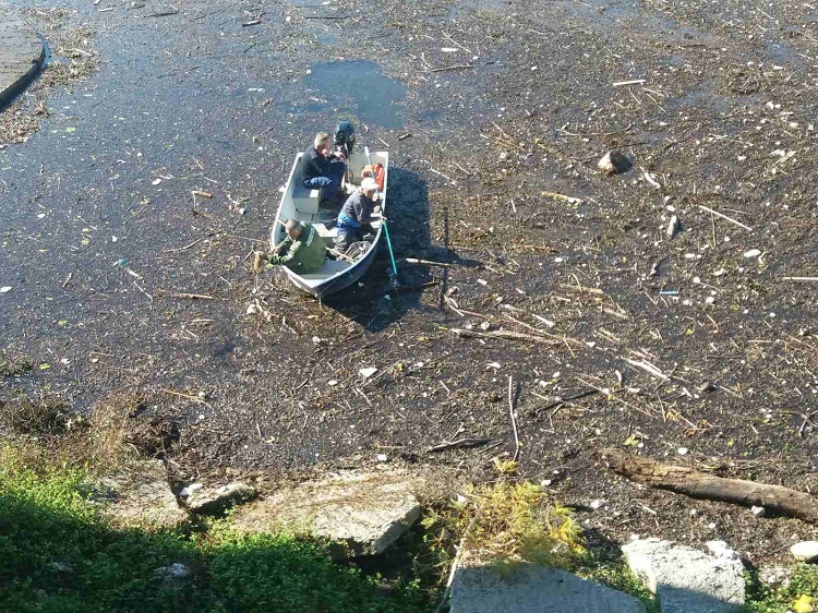 Nelegalno odlaganje otpada donelo gomile smeća u Skadarsko jezero