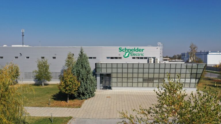 Schneider Electric zabeležio uspešnu 2021. – ambiciozni planovi za godinu jubileja poslovanja u Srbiji