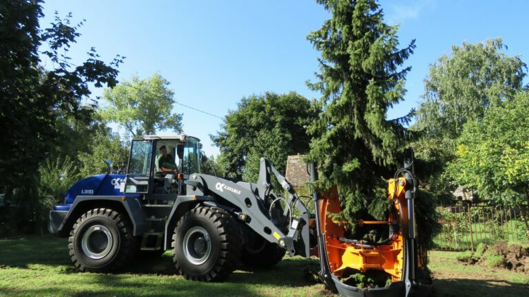Nova mašina za presađivanje stabala stigla u Beograd